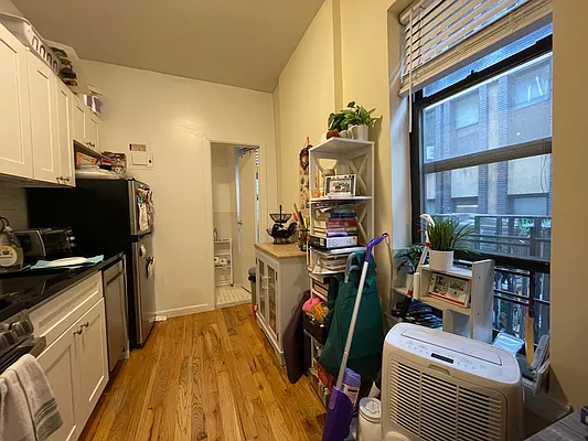 Rented by HOLTON REAL ESTATE INC. | media 11