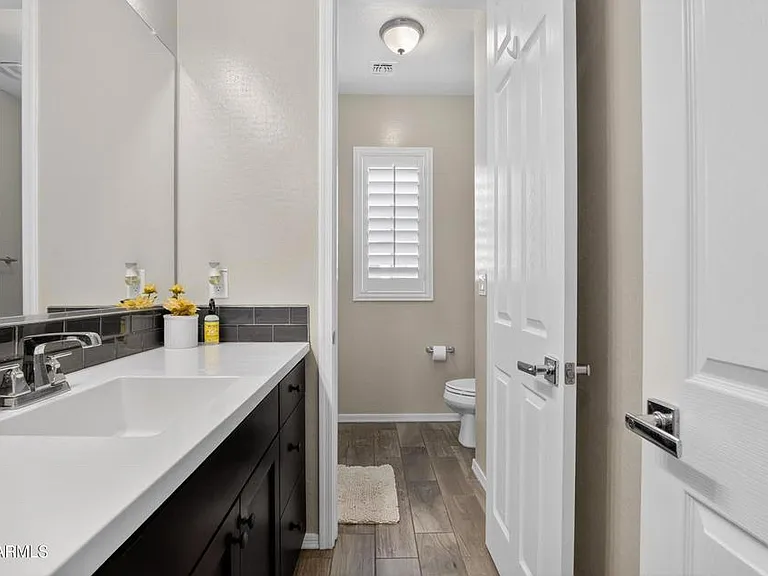 2419 W Gloria Ln — Photo 28