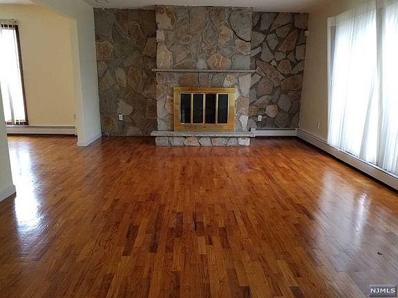 2nd image of 2367 Linwood Ave