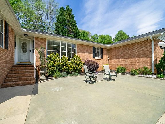 3rd image of 6 Burlwood Ct