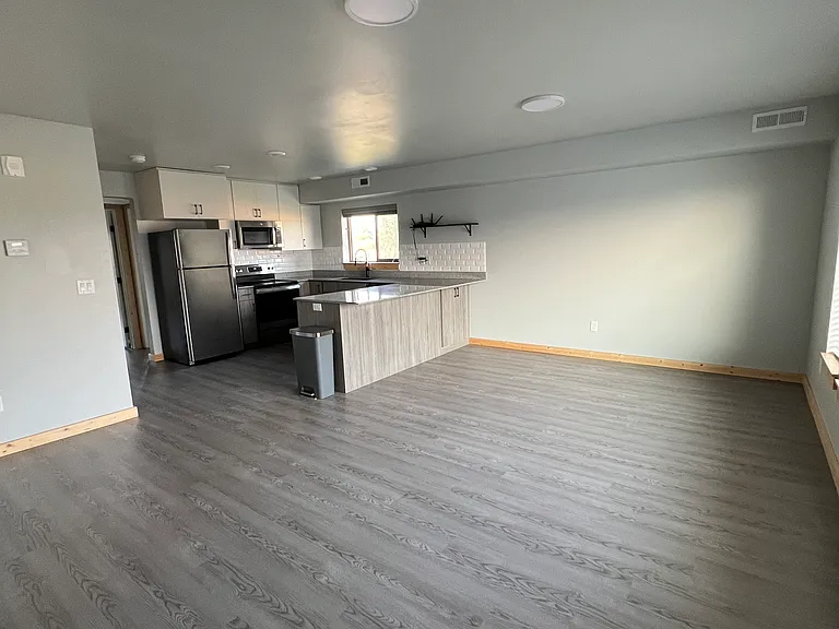 280 E Lorene St — Photo 2