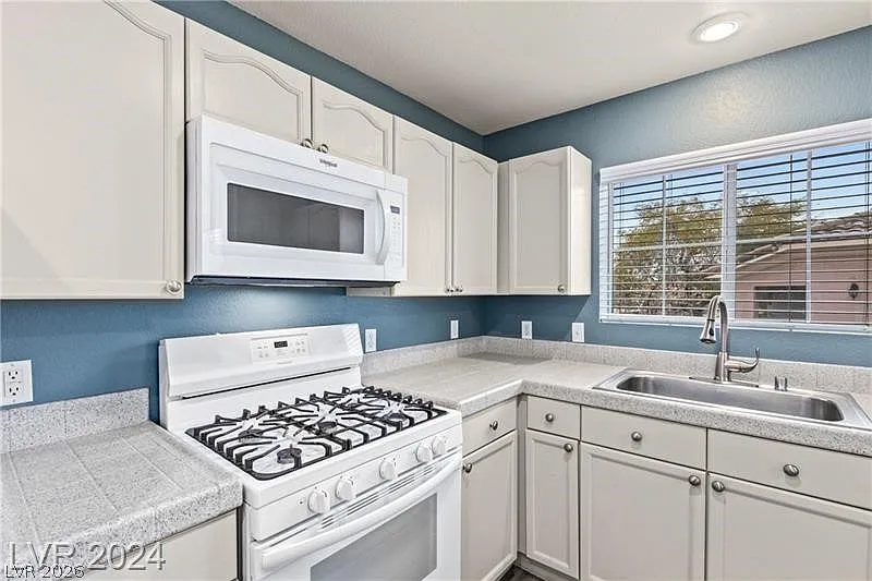 2 bed, 2.0 bath, 1186 sqft, $1,695 — Photo 3