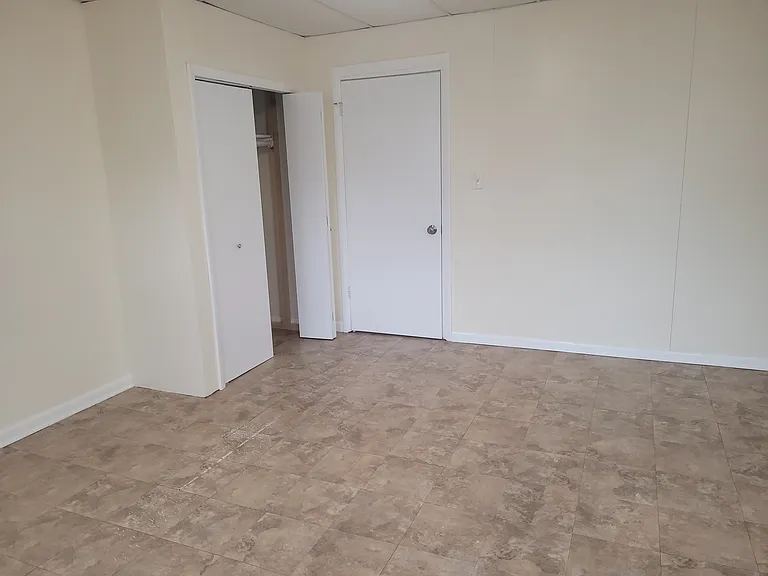 182 Pleasant St — Photo 13