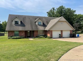 5925 Martin Ln, Bartlesville, OK 74006