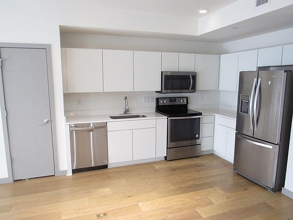 3rd image of 400 Herron Dr APT 212