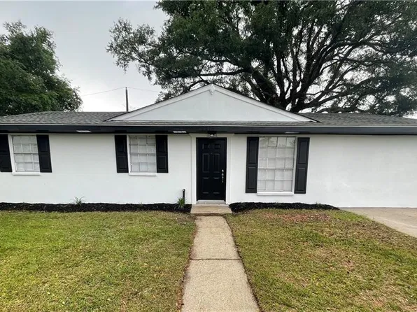 2216 W Christie Dr, Saint Bernard, LA 70085