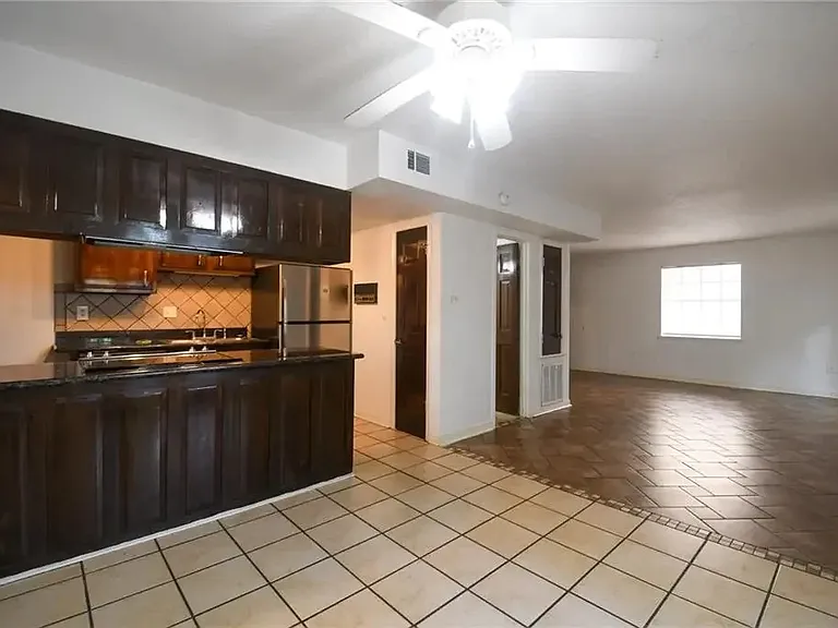 209 Pine St — Photo 13