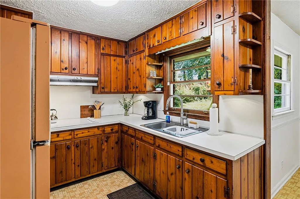 3 bed, 1.5 bath, 1424 sqft, $2,000 — Photo 3