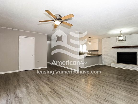 983123_004_living_room_4.jpg