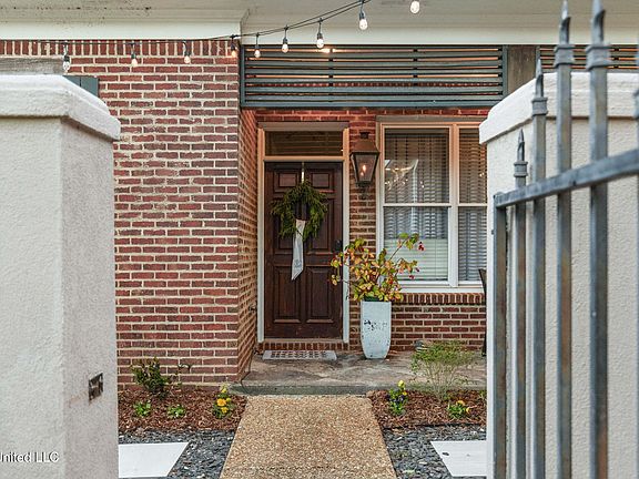 3rd image of 115 Camden Ct