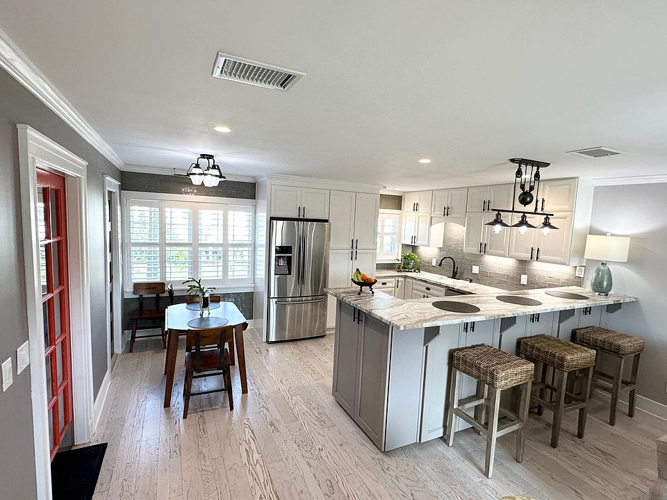 Kitchen & dining room