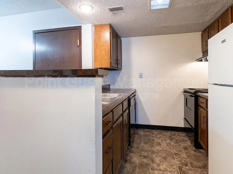 844 N Waco Ave — Photo 28