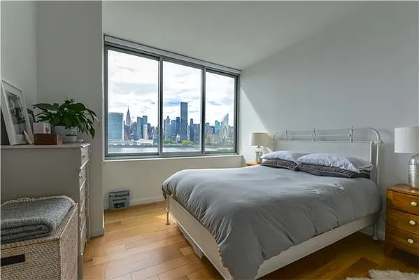 Rented by 212 Consulting Corp | media 21