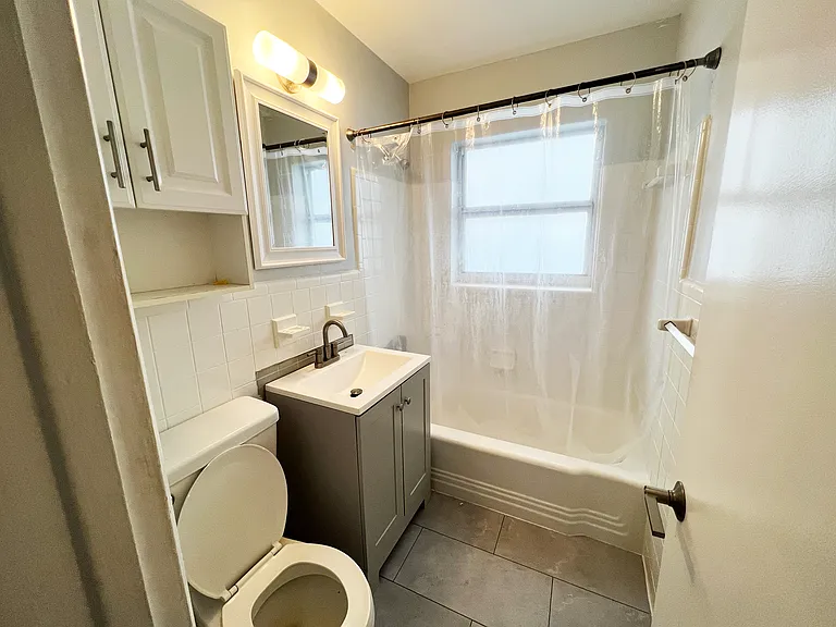605 NE 9th Ave #3 — Photo 5