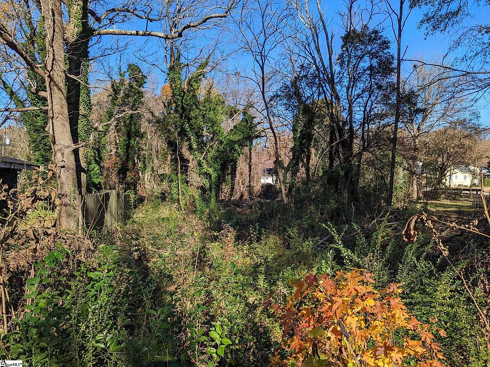 2nd image of 1002 Anderson Rd