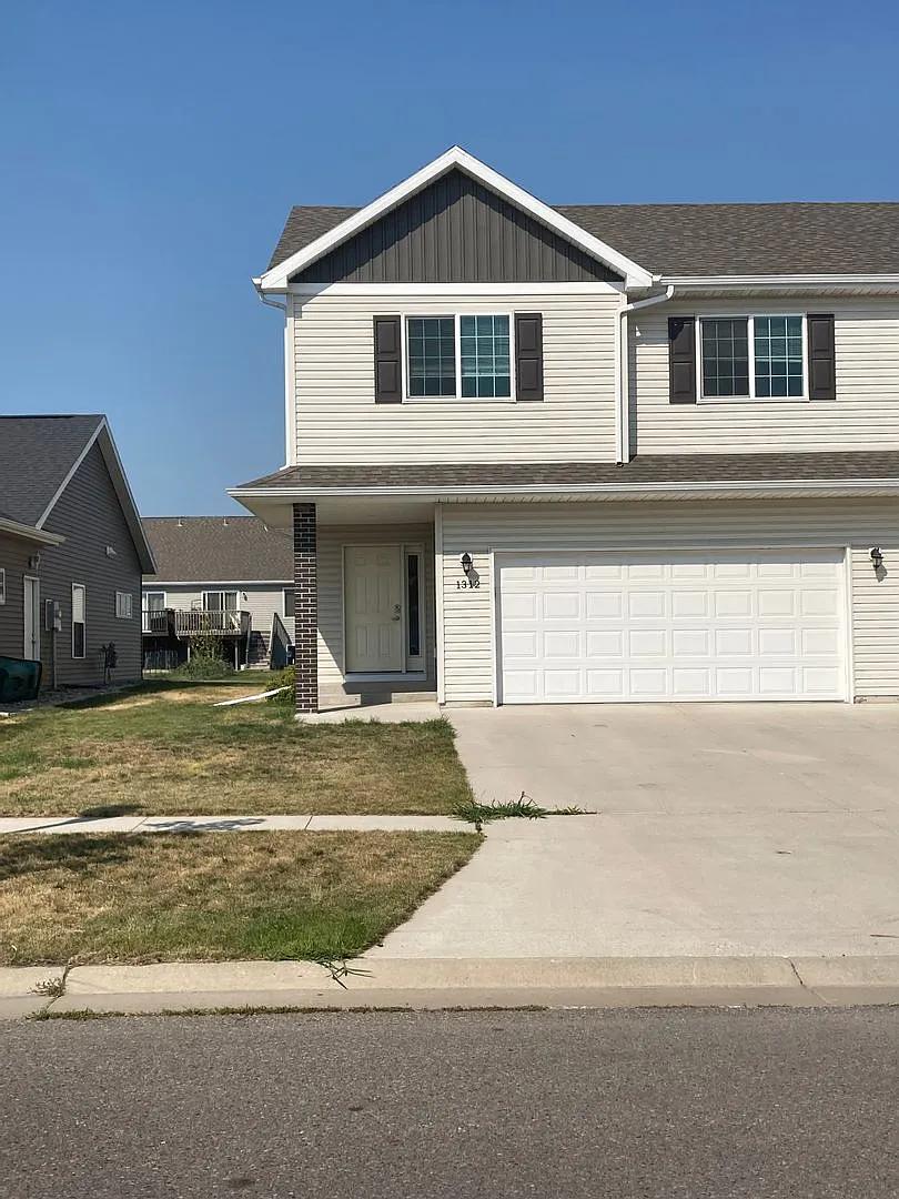 3 Bed 3 Bath Twin Home — Photo 1
