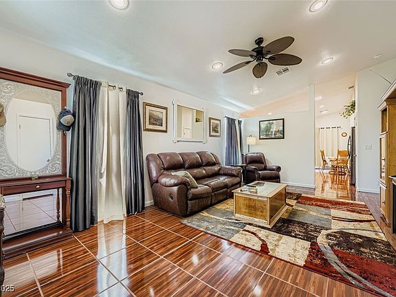 5th image of 3617 Walnut Wood St