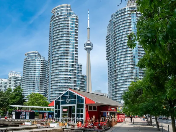 77 Harbour Sq, Toronto, ON