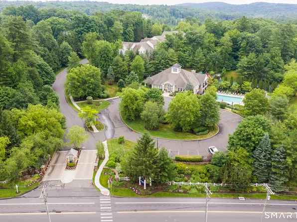 10 Ridgewood Drive #10, Middlebury, CT 06762