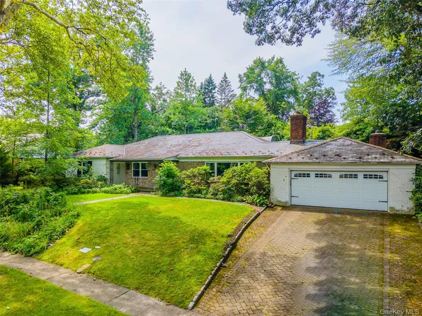 10 Hampton Rd, Great Neck, NY 11020