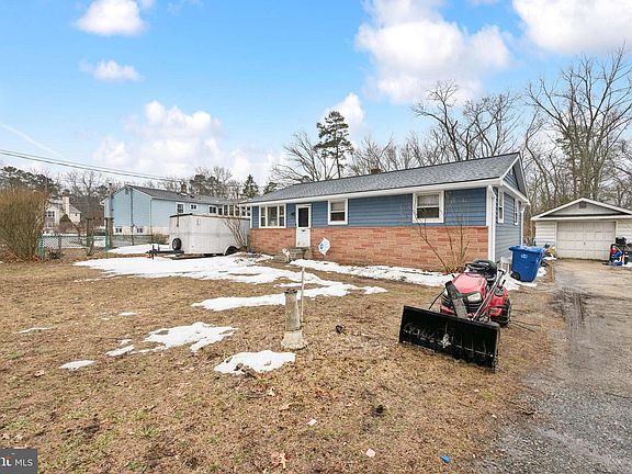 2nd image of 520 W Virginia Rd