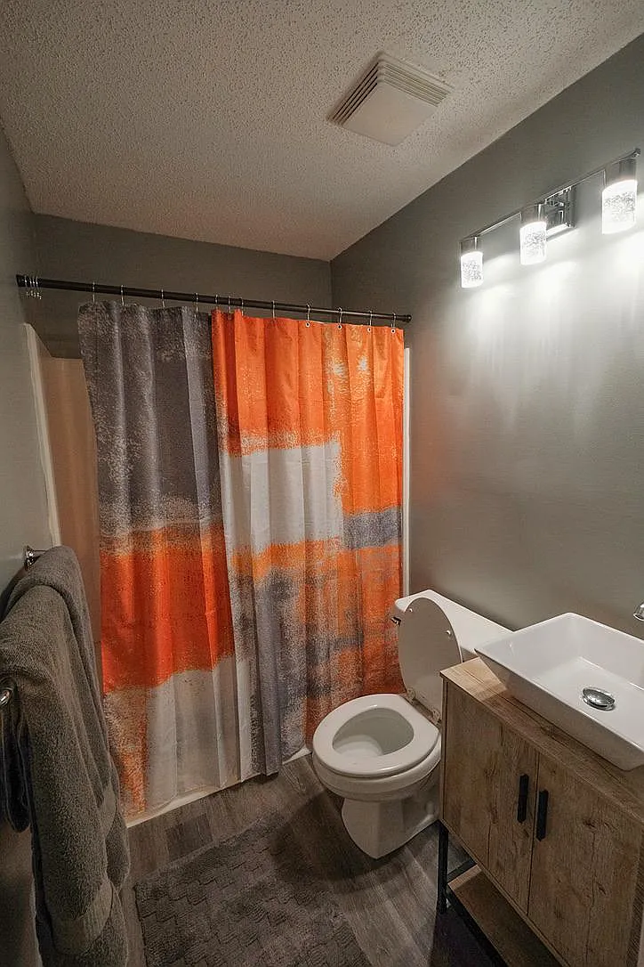 4 bed, 4.0 bath, 1400 sqft, $1,364 — Photo 2