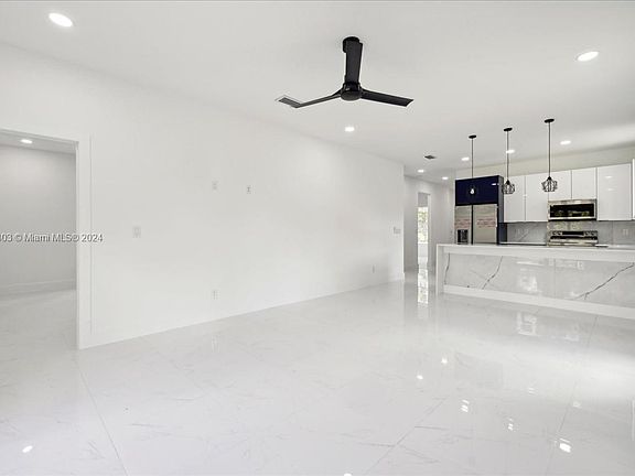 5th image of 1025 Binkley St E