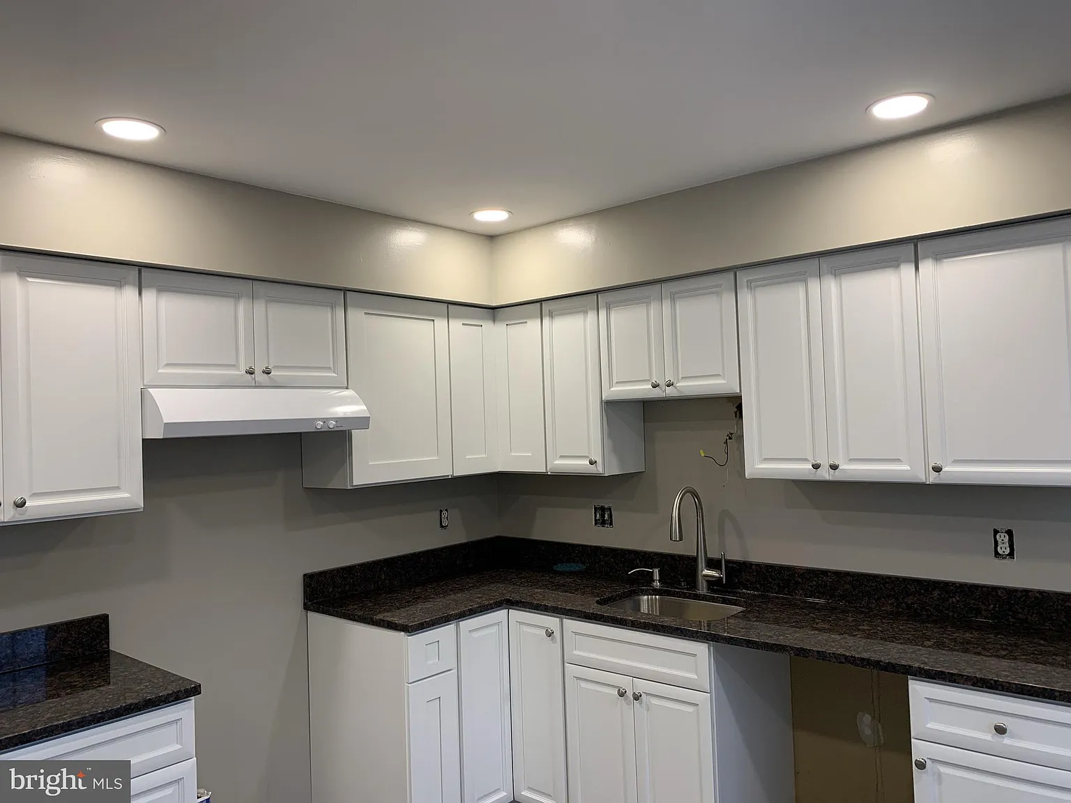 3 bed, 1.5 bath, 1120 sqft, $2,500 — Photo 3