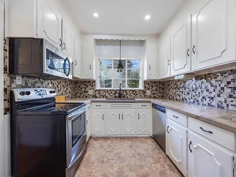 1712 Marilon Dr — Photo 3