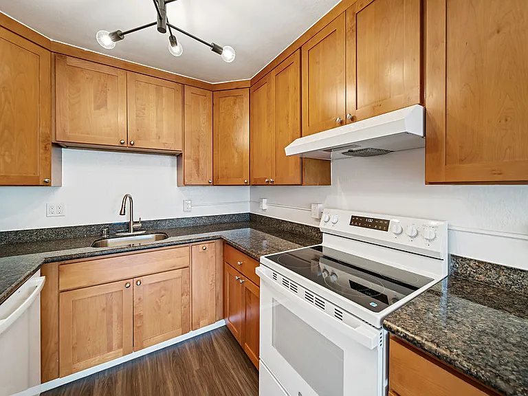 The Edgeworth Apartments — Photo 9