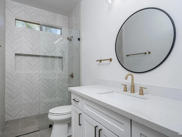 1012 E Susan Ln — Photo 13