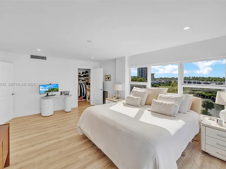 11111 Biscayne Blvd #5A — Photo 42