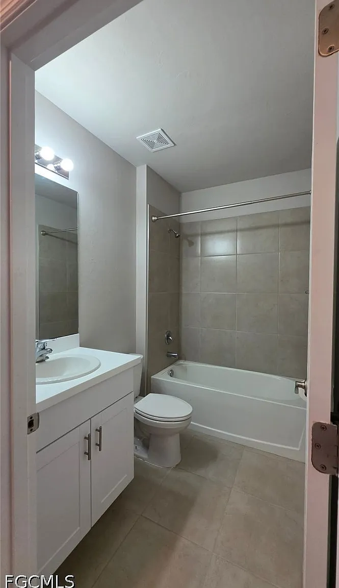 3 bed, 2.0 bath, 1672 sqft, $2,100 — Photo 4