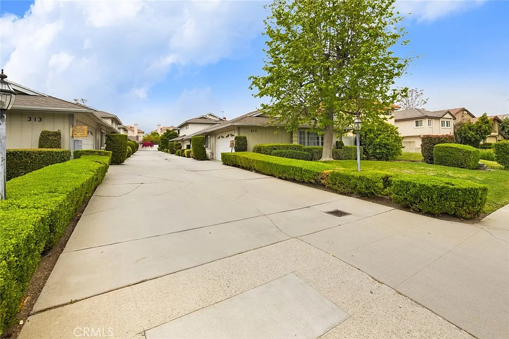 3 bed, 2.5 bath, 1618 sqft, $3,650 — Photo 1