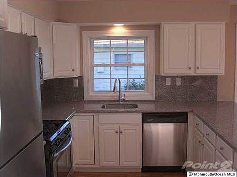 5th image of 211 Charlotteville Dr N