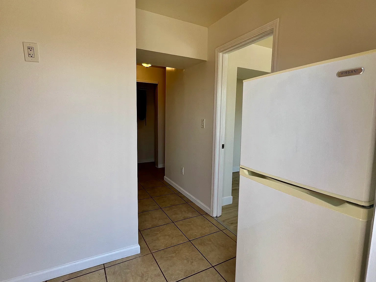 Studio, 325 sqft, $1,900 — Photo 2