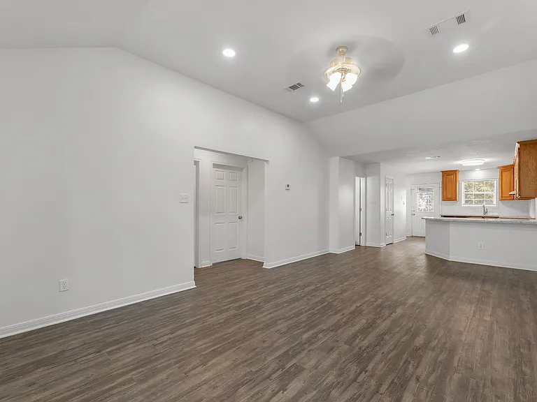 904 Azalea Ct #A — Photo 5