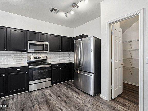 4th image of 440 E SADDLE Way