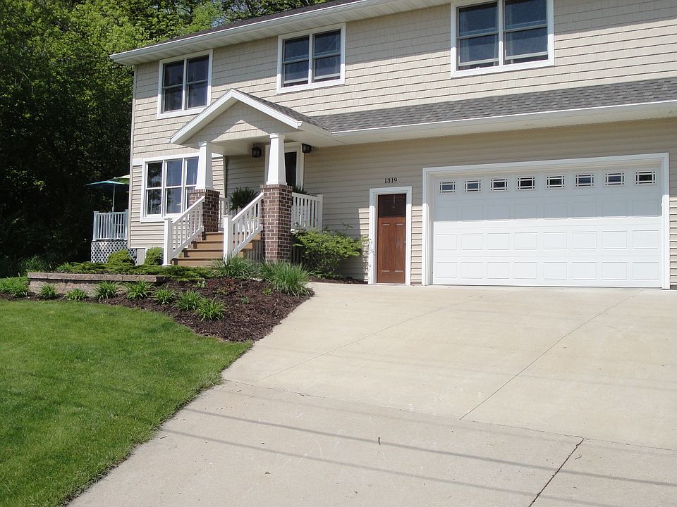 2nd image of 1319 S Lutz Dr