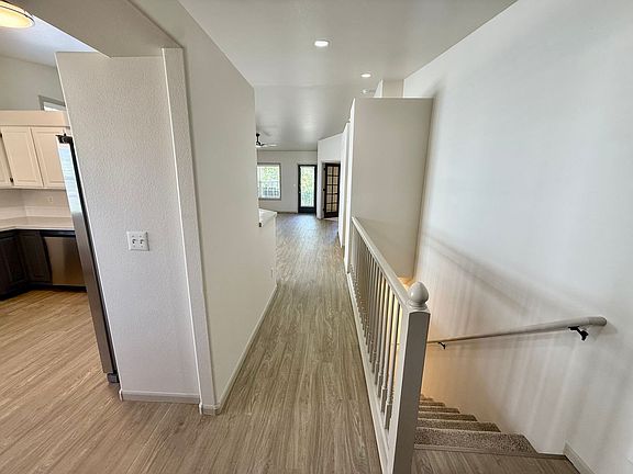 5th image of 201 Manor Ct #B