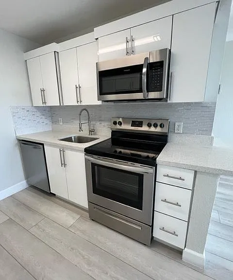 401 69th St #1002 — Photo 1