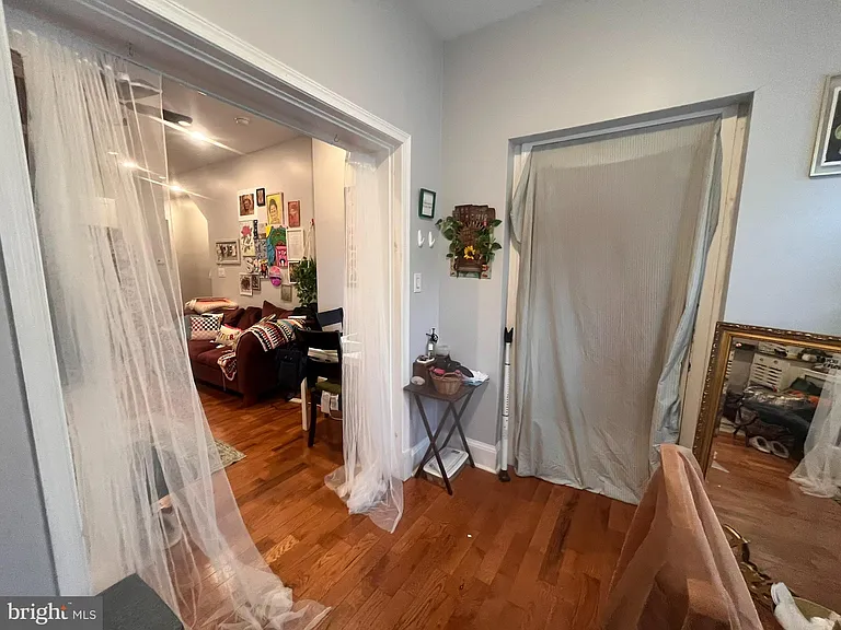 5028 Walnut St #1F — Photo 4