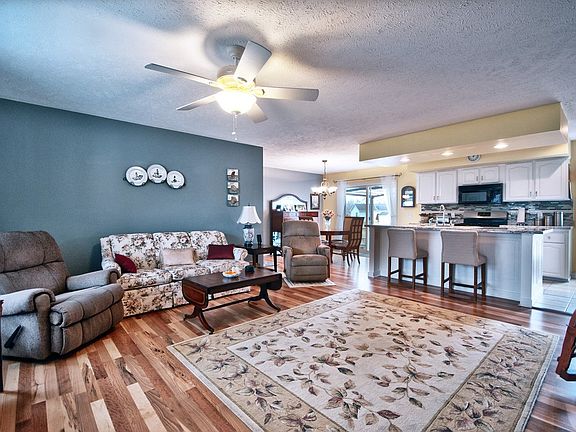 3rd image of 29604 Newcastle Dr