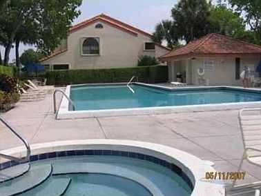 2nd image of 3318 Old Oak Ln #902