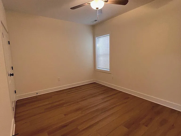 113 W North St #100 — Photo 13