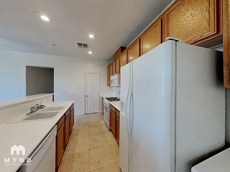 495 Westminster Hall Ave #103 — Photo 12