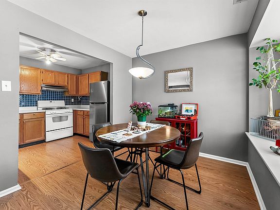 3rd image of 4814 Hawthorne Ln #208