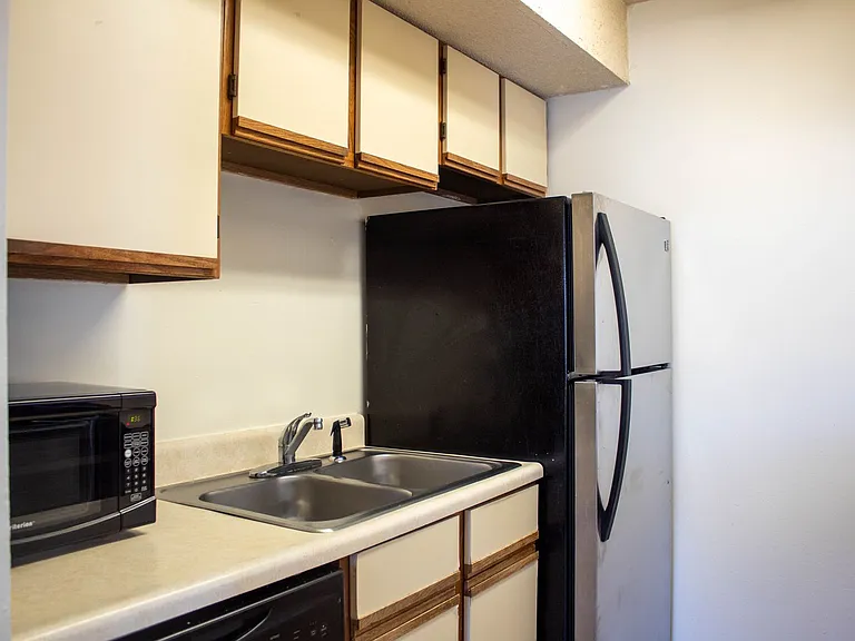 907 W Oregon St — Photo 42