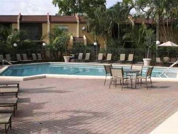 3rd image of 4531 Treehouse Ln APT 1E