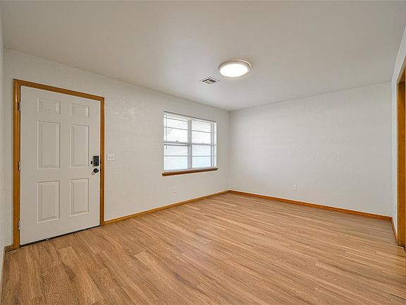 5th image of 512 N Tompkins Dr
